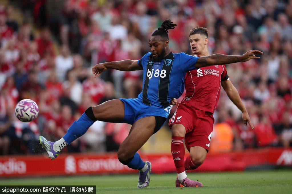 英超揭幕战-埃基蒂克传射萨拉赫破门 利物浦4-2伯恩茅斯