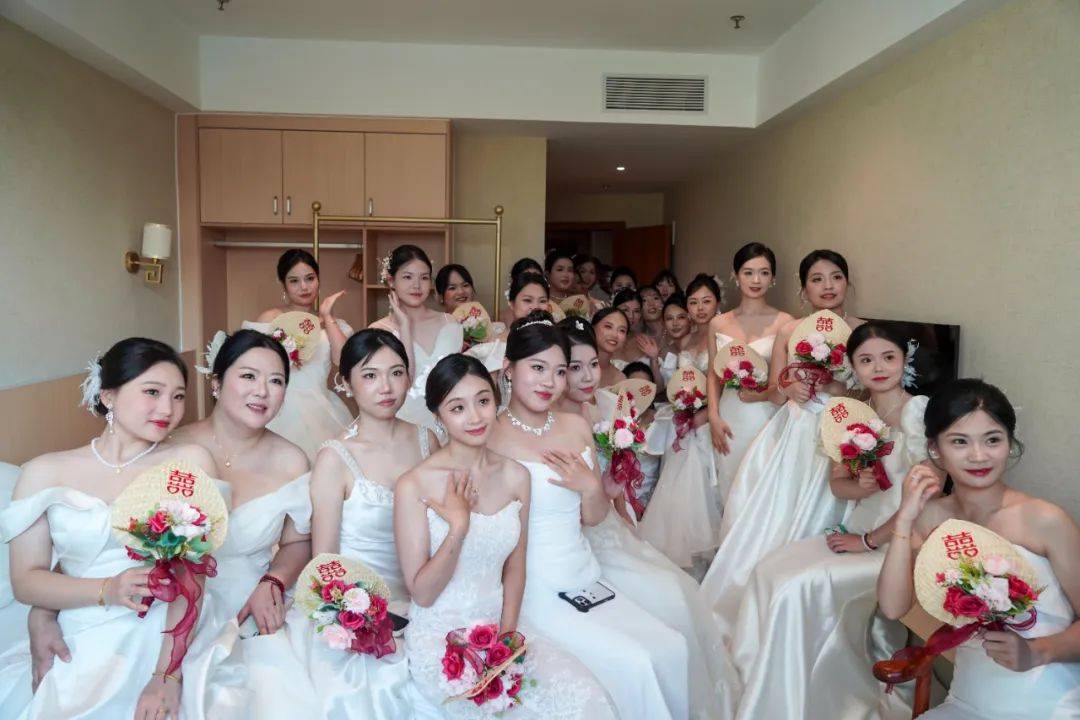 恭喜，他们结婚了！