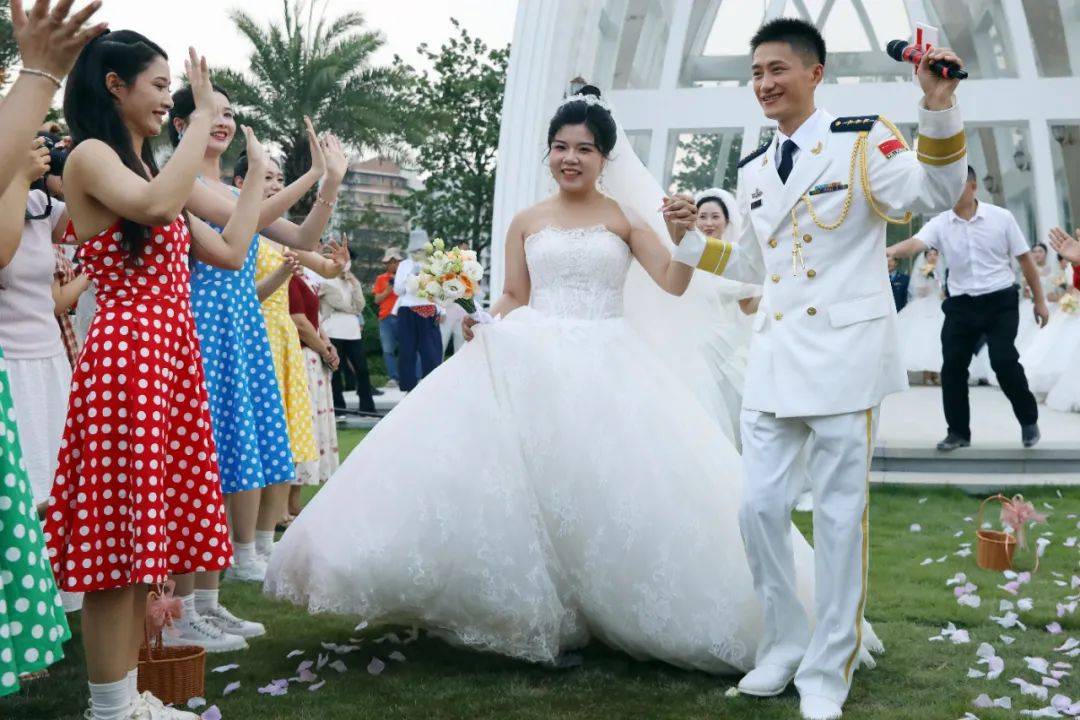 恭喜，他们结婚了！