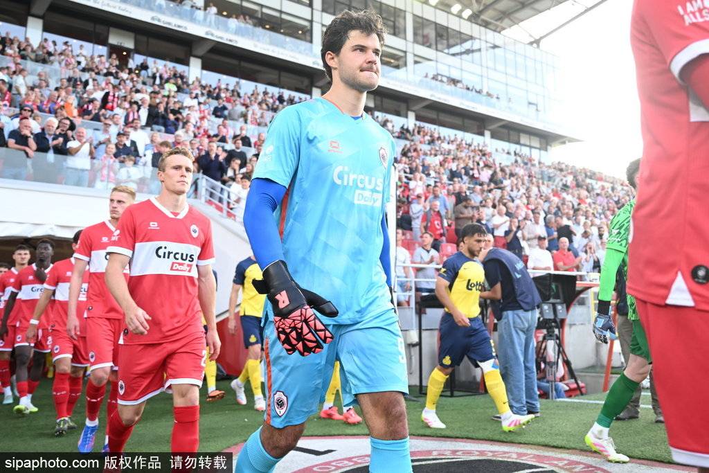 曼联转会新动态：拉门斯加盟在即，2000万欧元转会费背后的战略考量