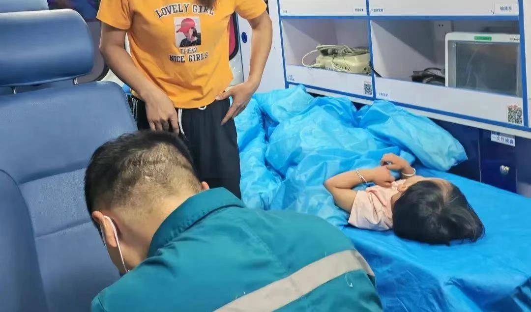 湖南新韶突然失踪的2岁女孩平安找到，当地公安：在距离家1公里外的山林石缝中发现