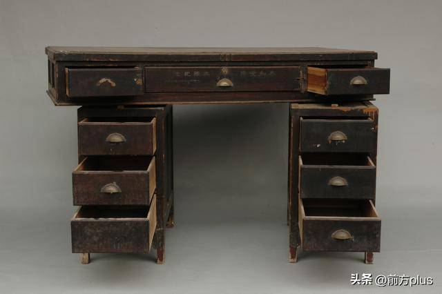 这张办公桌见证中国战区受降典礼