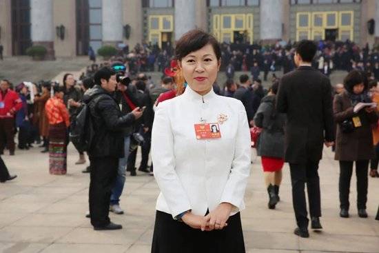 正部级美女大员被查！千万华服堆满多套住宅，化妆团队提前数小时待命~