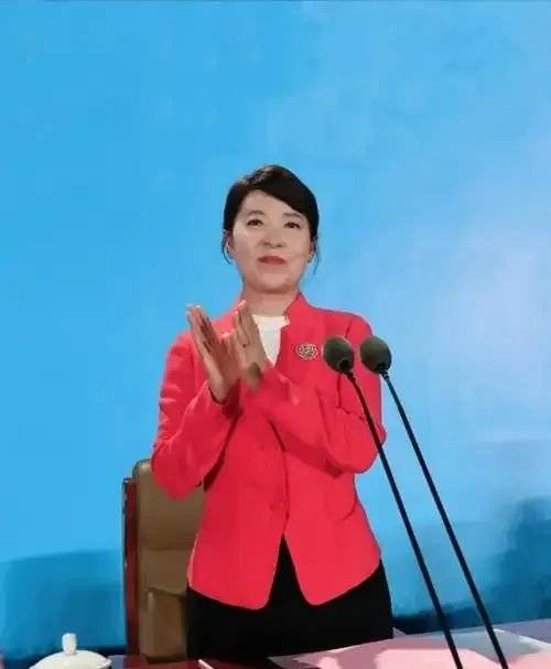 正部级美女大员被查！千万华服堆满多套住宅，化妆团队提前数小时待命~