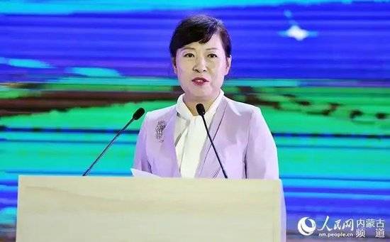 正部级美女大员被查！千万华服堆满多套住宅，化妆团队提前数小时待命~