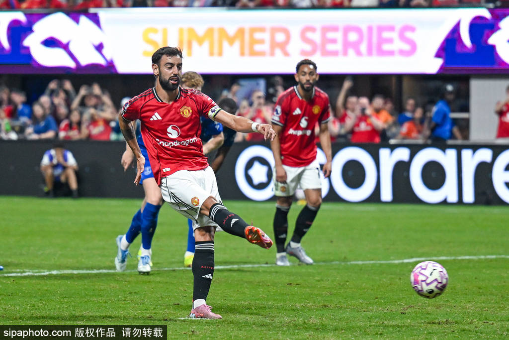 阿什利-扬：B费失点球背后的真相，主裁判的干扰是否是关键？