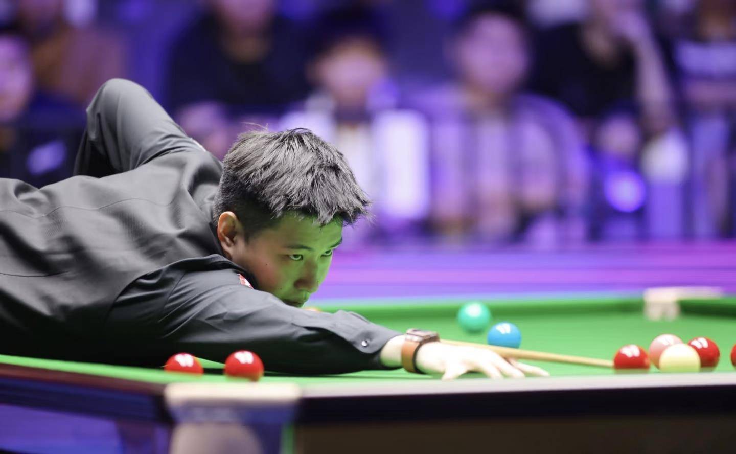 赵心童两杆破百淘汰史蒂文斯，晋级斯诺克武汉公开赛32强