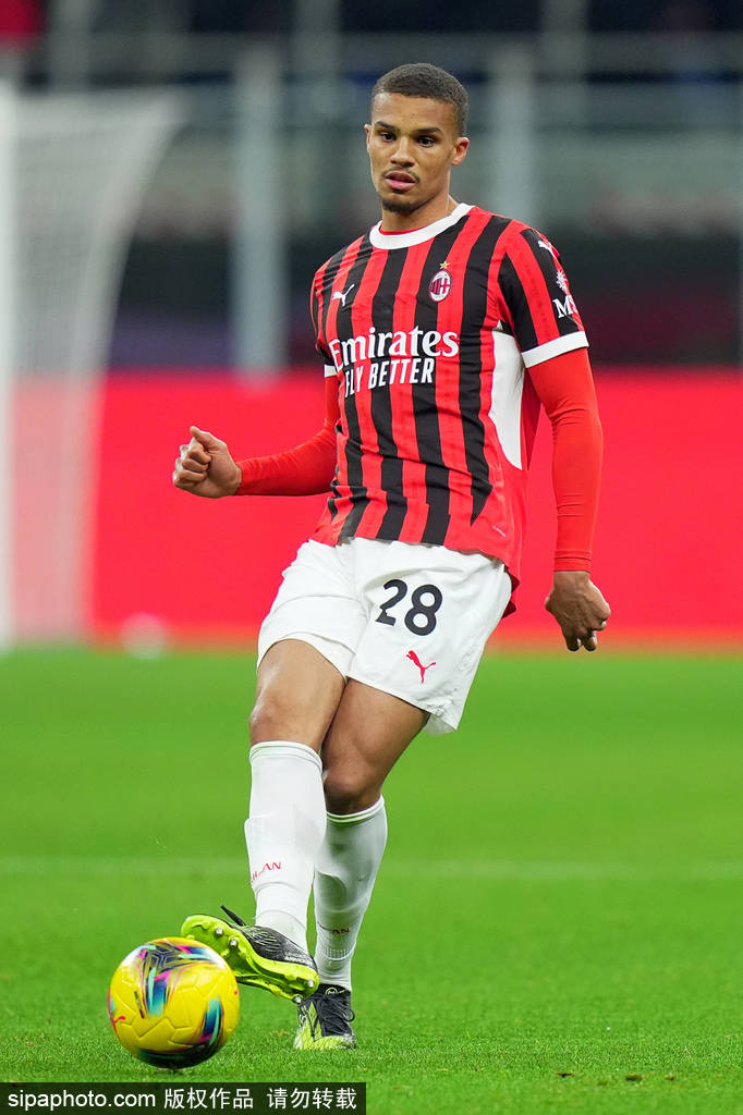 米兰的抉择：亚沙里受伤后本纳塞尔或阿德利的临时启用前景