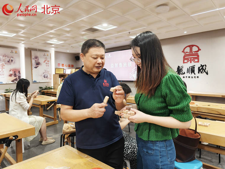 跟着全国劳模解锁京作非遗的“匠心密码”