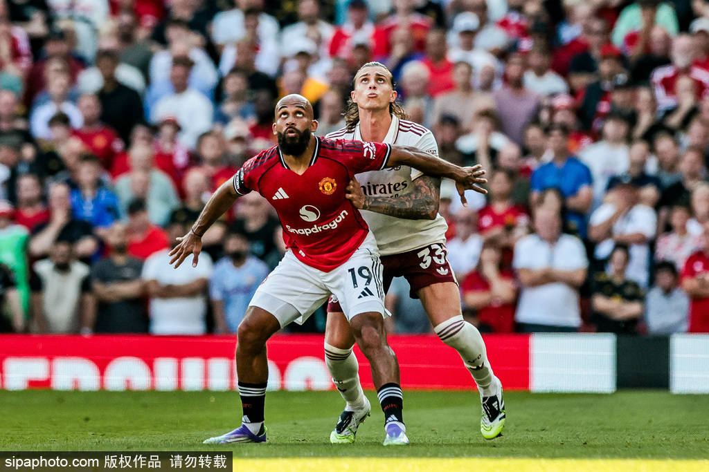 曼联vs伯恩利首发预测：舍什科与凯尔-沃克的对决将如何影响比赛走势？