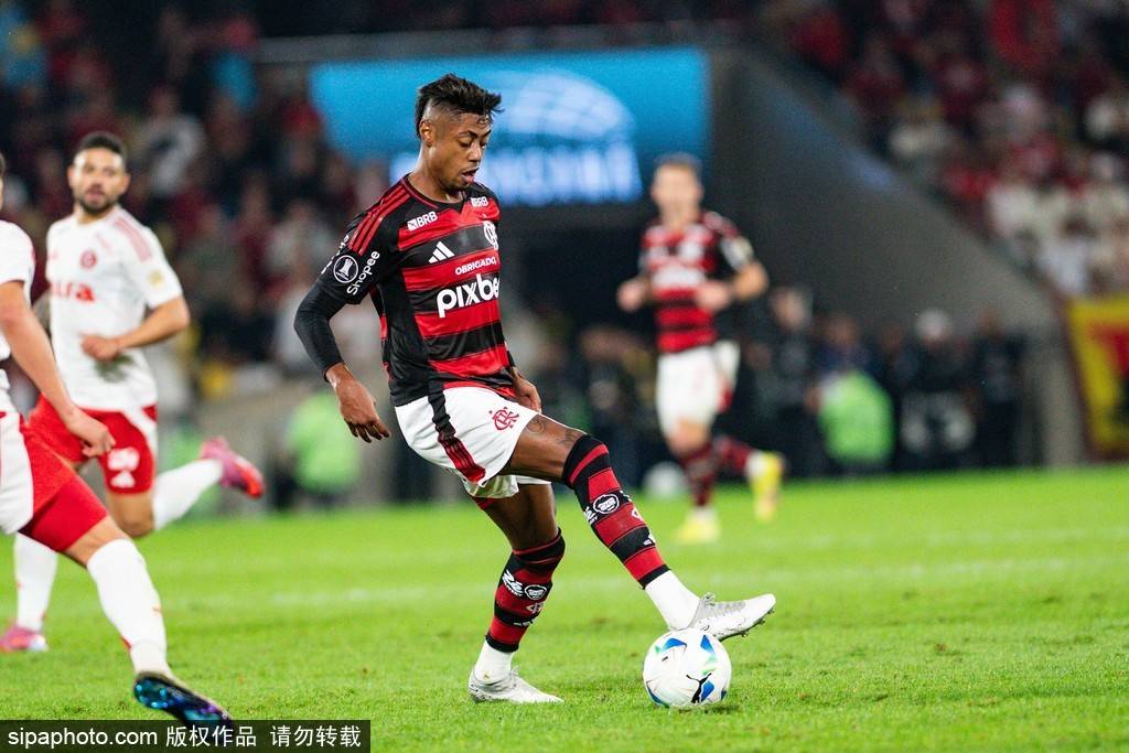 巴西国家队调整阵容：库尼亚因伤缺阵，弗拉门戈边卫利诺迎来机会