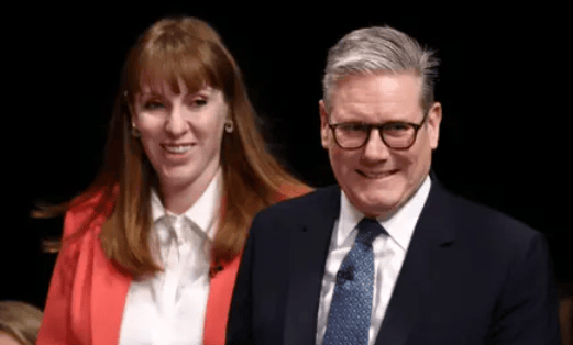 金正恩女儿首登国际舞台，引爆接班传闻！英国首相被架空，工党内斗成全武行…