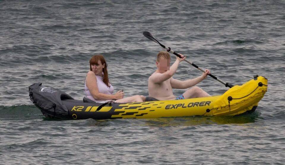 金正恩女儿首登国际舞台，引爆接班传闻！英国首相被架空，工党内斗成全武行…