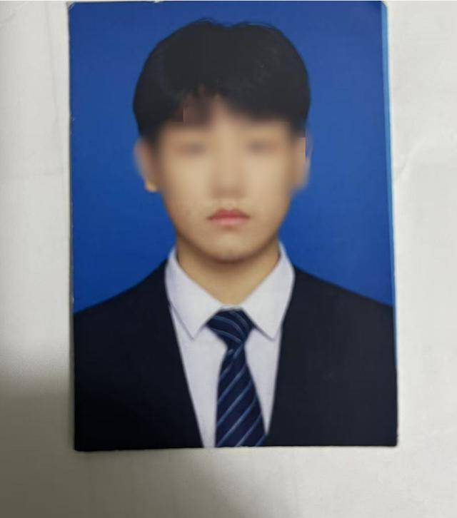 江西一高校21岁男生宿舍玩手游晕倒猝死，家属质疑校方急救措施不到位，校方回应