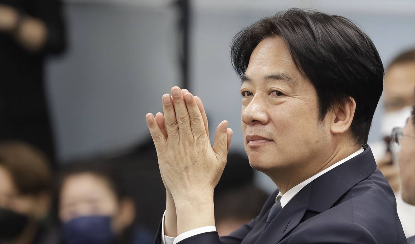 董军发统一强音,不到24小时,美媒放出消息,特朗普叫停对台军援