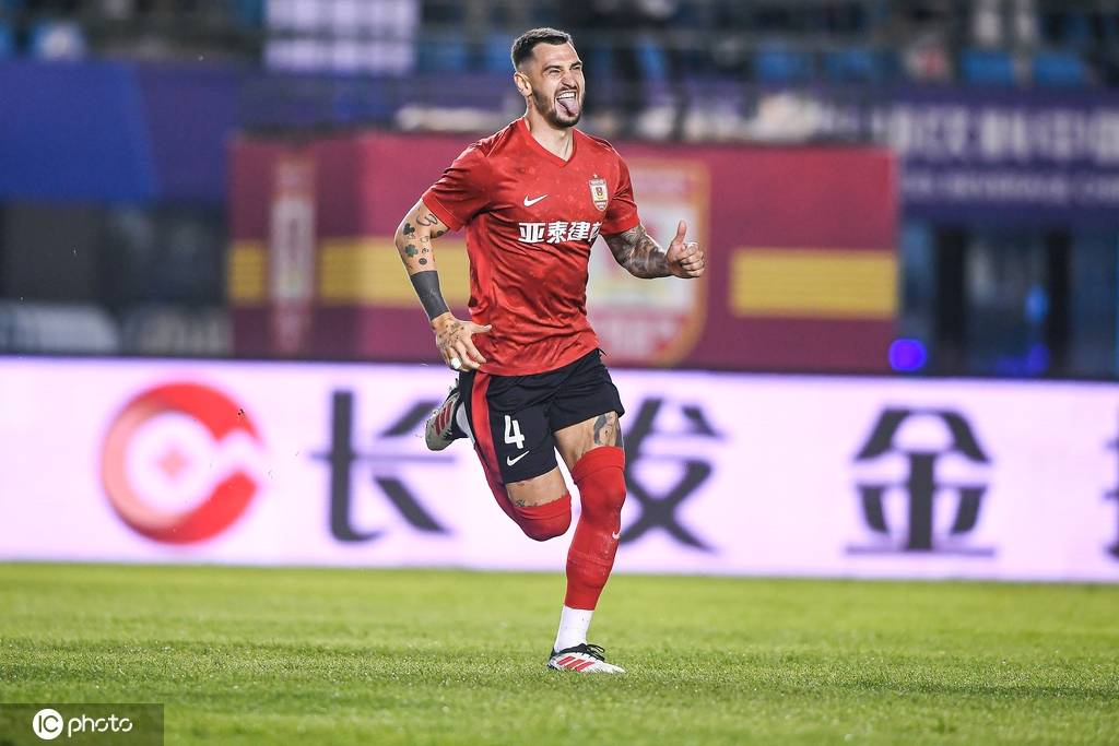 中超-奥莫伊胡安弗双响亚戈绝平 亚泰3-3九人浙江