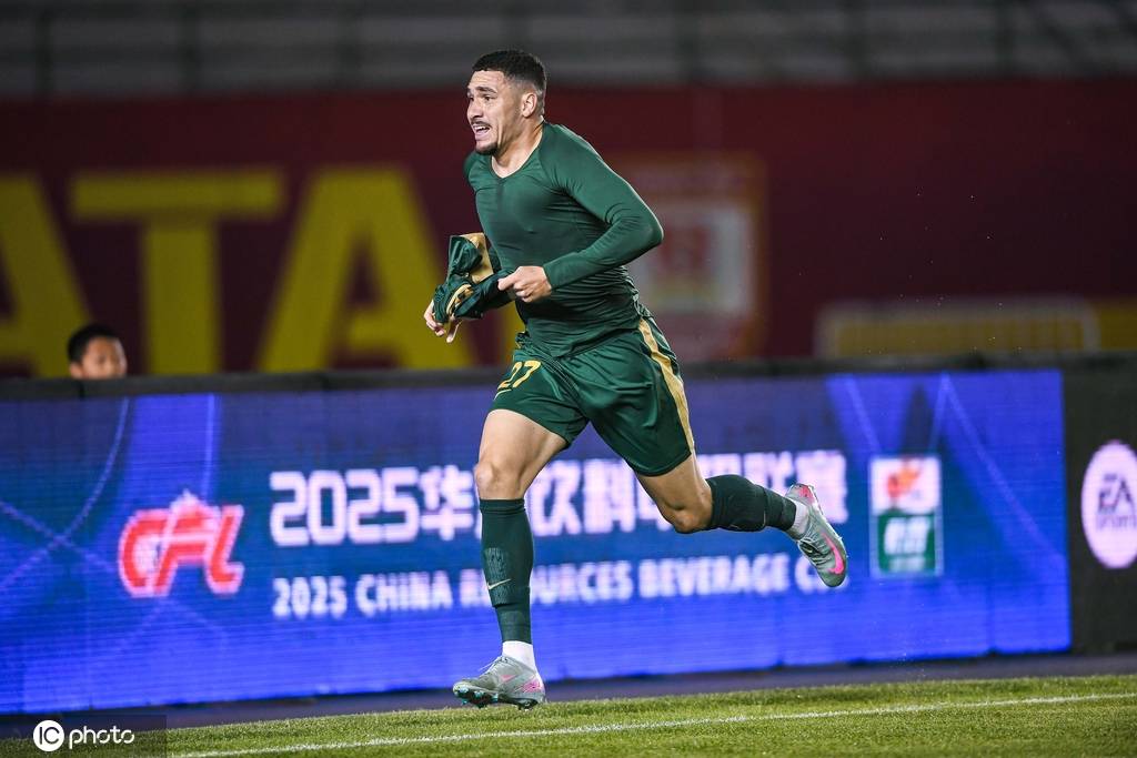 中超-奥莫伊胡安弗双响亚戈绝平 亚泰3-3九人浙江