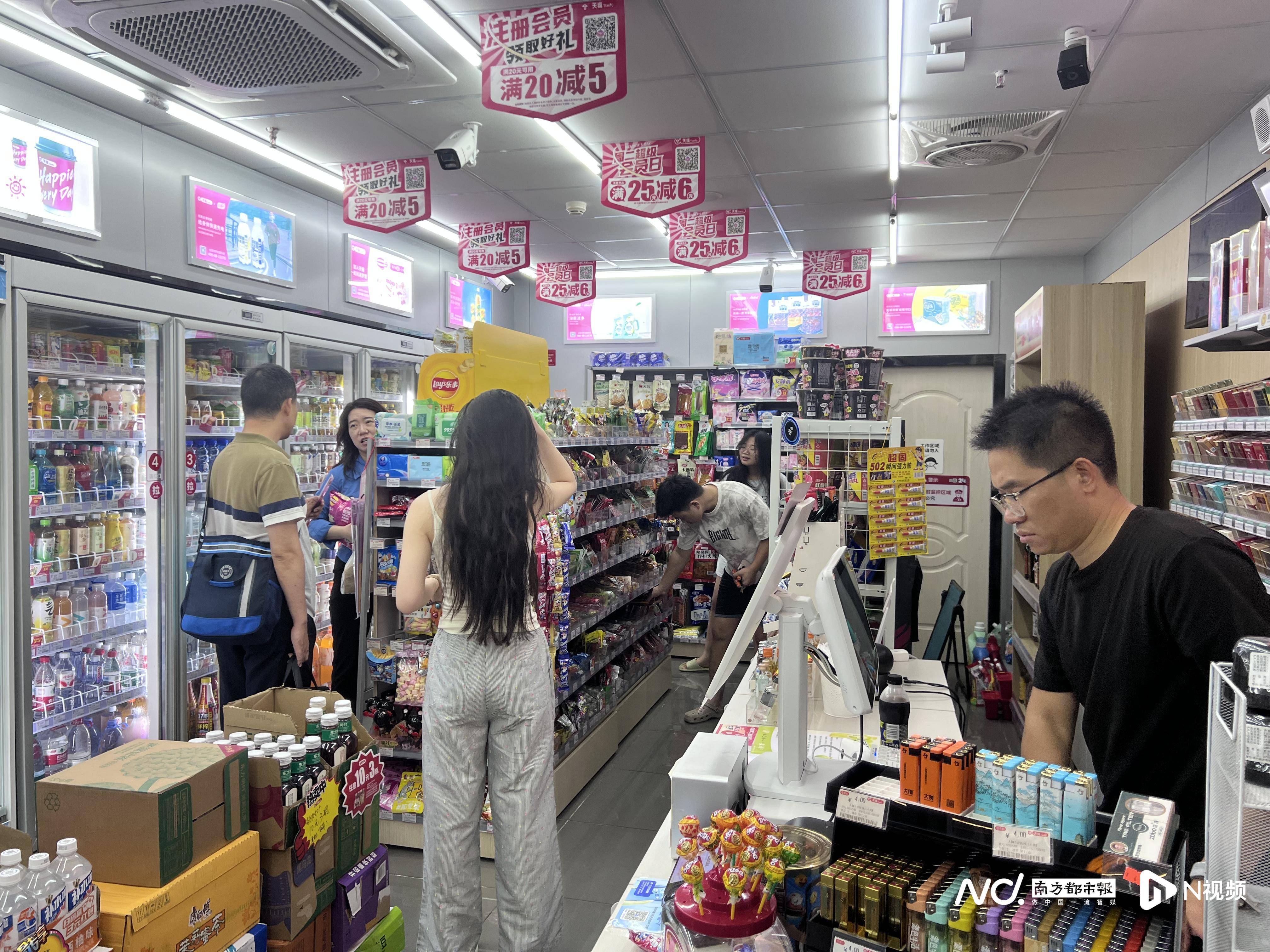 佛山官宣解除“五停”后两小时内,我们在街头看见