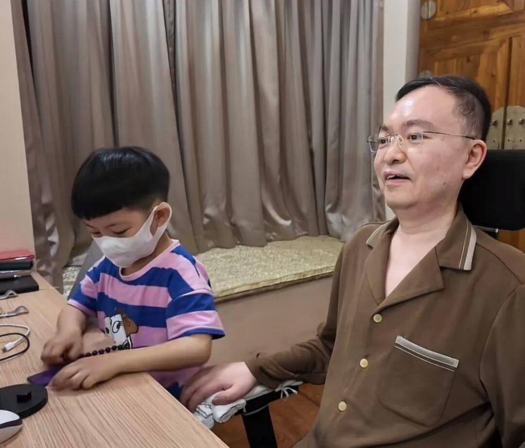 蔡磊发文证实已五体瘫软无法言语，每天依然在高效工作，奇迹已经发生，不会屈辱等死