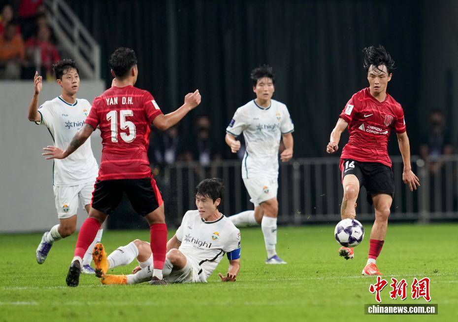 2025/2026亚足联冠军精英联赛第2轮：成都蓉城队1比0胜韩国江原FC队