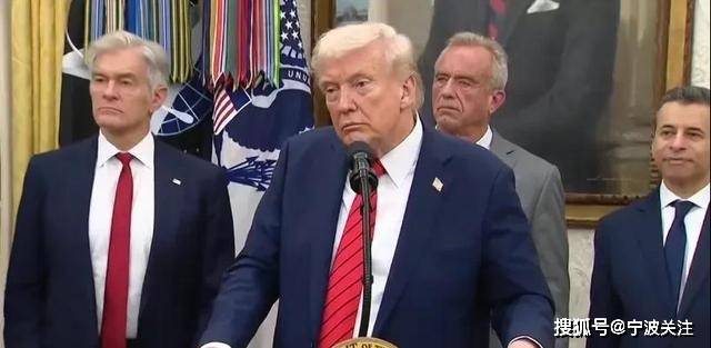 特朗普8小时改口说还是继续月底谈的！加关税就纯打嘴炮喷下