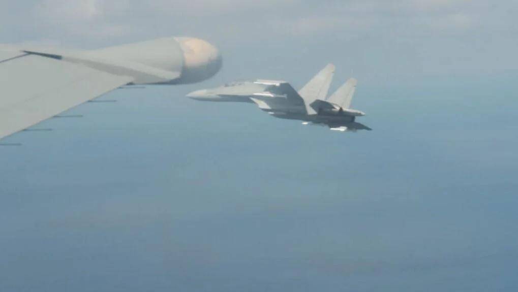 印巴空战后，西方首次看到霹雳15：加军机上门挑衅，被解放军驱逐