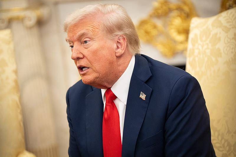 俄美总统电话会谈结束，特朗普称将与普京在布达佩斯会面