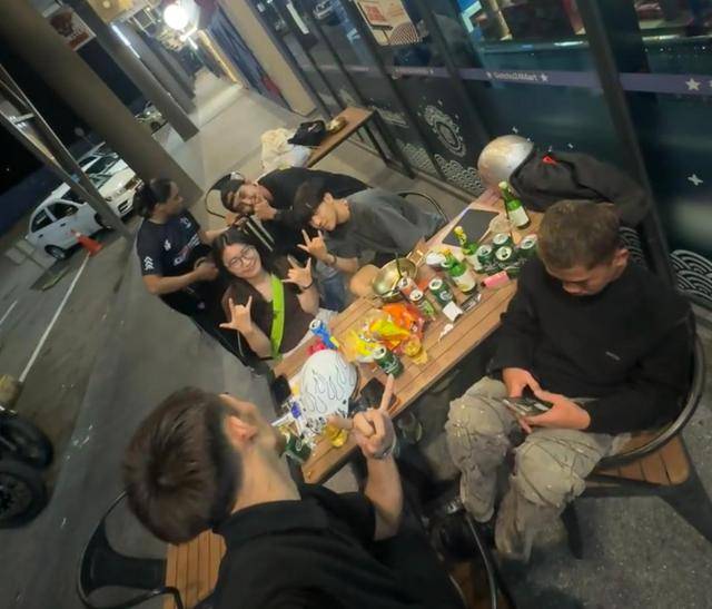 上海女生国外丢失手机,找回后发现多了两段视频,网友:结局意想不到……