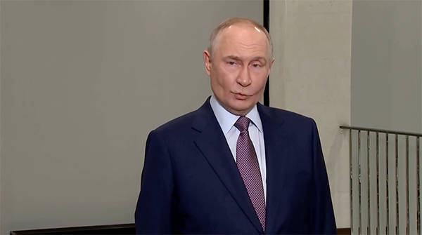 普京对美强硬表态后,特朗普来劲了:很好,半年后拭目以待