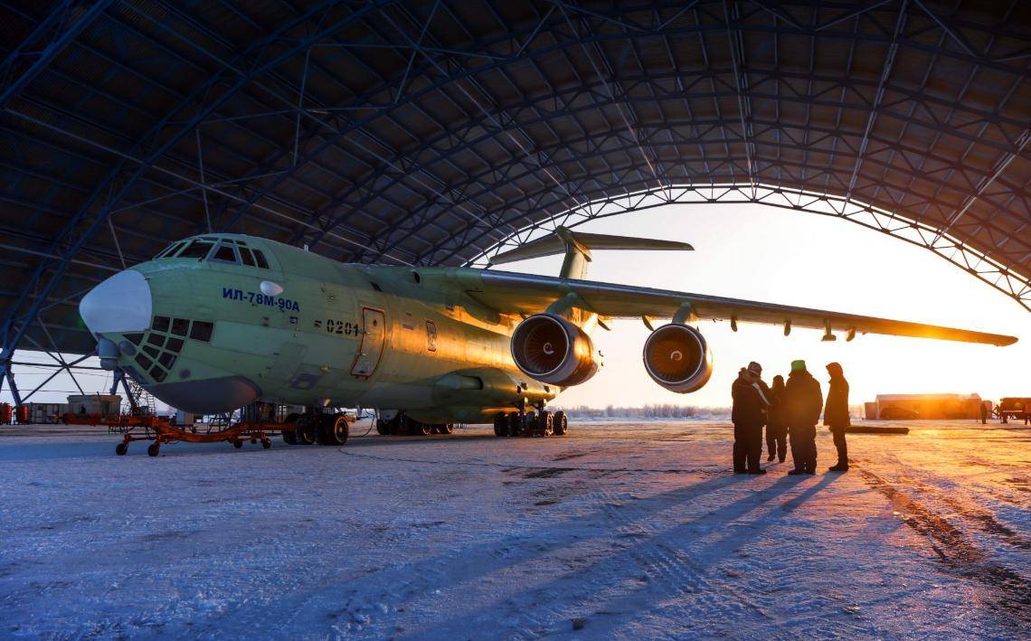 中国用行动，让俄罗斯见识到了实力：一口气订购20架伊尔78加油机