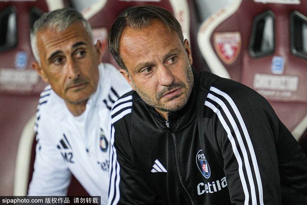 冲突升级！劳塔罗与孔蒂场边长达数分钟对峙，网友热议这场的争议性决策