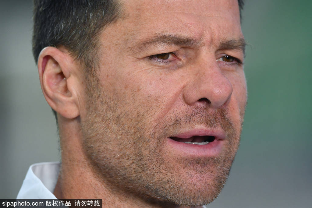 琼阿梅尼:亚马尔想说就让他说,比赛是在球场上进行,我们赢了