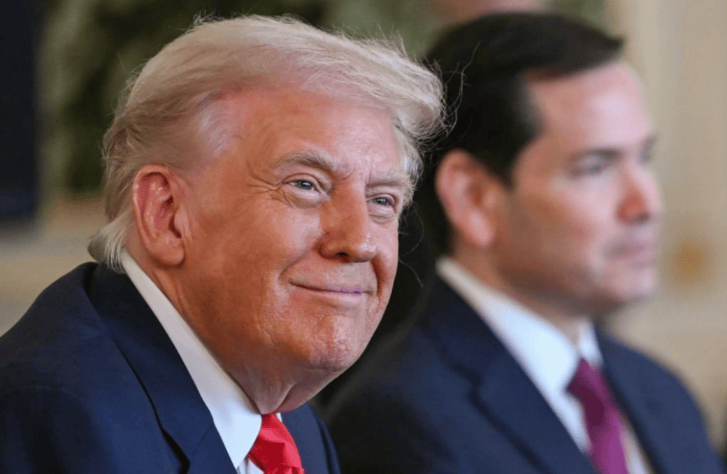 特朗普早早到场，与中方谈完100分钟后，亲自把中方领导人送上车