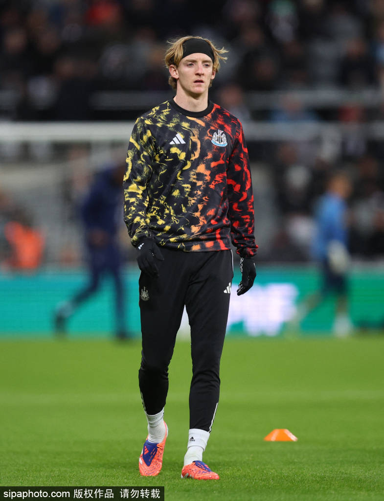 阿森纳小将安努斯的青训之路:从热刺到枪手的幽默与坚持