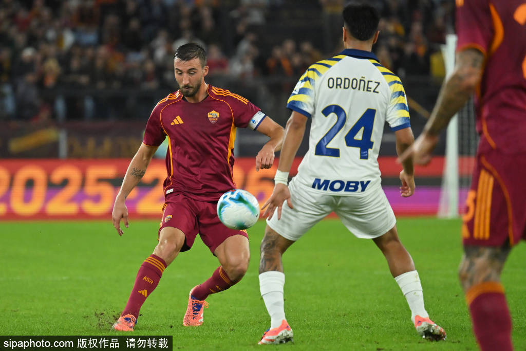 佩莱格里尼任意球打中福法纳手臂造点,迪巴拉点球被迈尼昂扑出:意甲第10轮的激烈对决分析