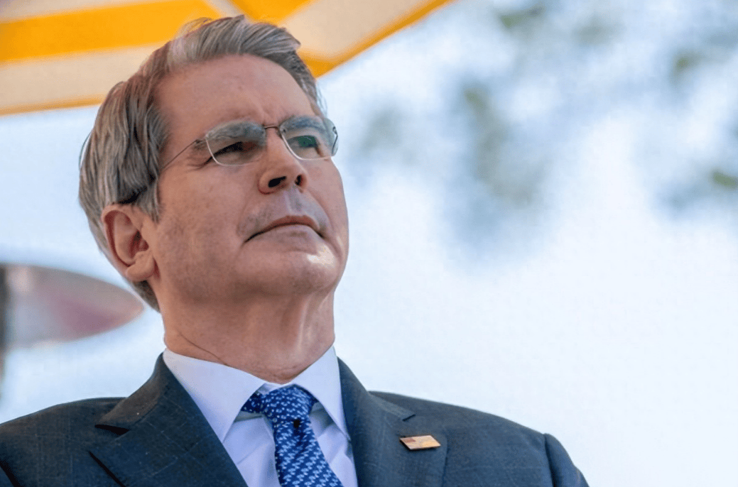 美财长对华放话:一旦中国在稀土上“出尔反尔”,美国将随时准备动手!