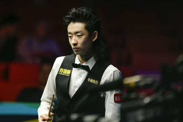 吴宜泽战胜赵心童 向职业生涯排名赛首冠发起冲击