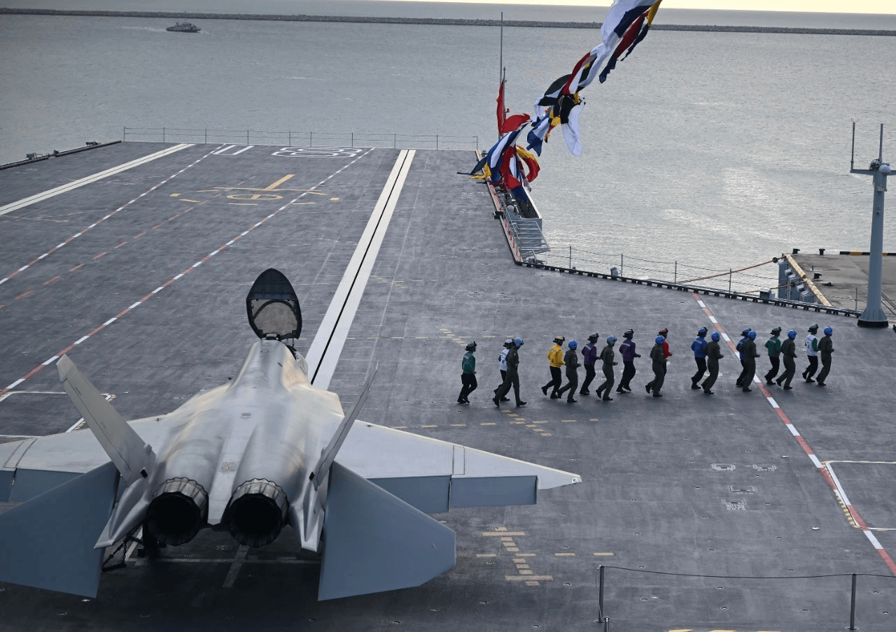 高市早苗通知全球，不撤回涉台言论，话音刚落，解放军攻击11亮相