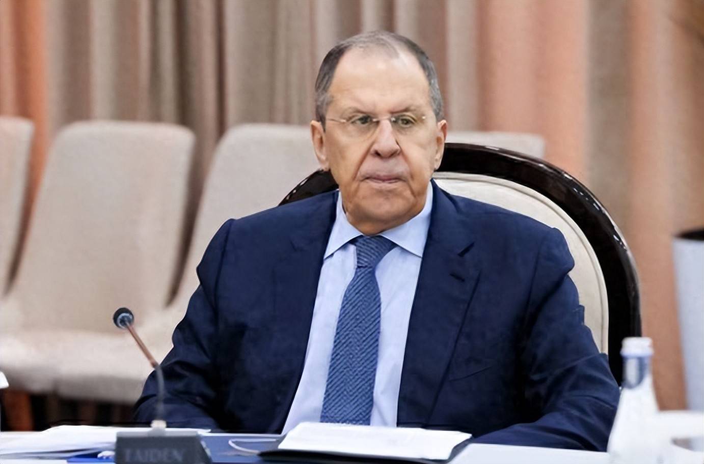 刚攻下红军城，俄外长拉夫罗夫高调表态，中俄不缔结同盟，现实主义才是真道理？