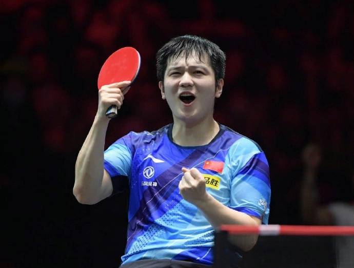 樊振东点赞王楚钦“是中国队绝对的领军人物”，王楚钦回应输球：思想出现问题