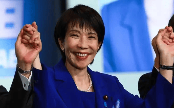 日本防卫大臣突然反水！公开打脸首相高市，无核三原则动不得真相！解放军划下禁区，中方直接把话挑明