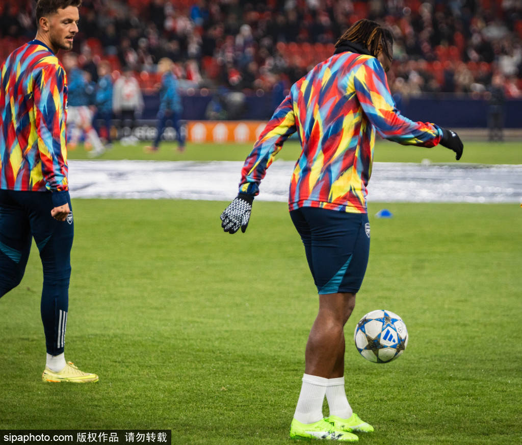 埃泽帽子戏法引领阿森纳复兴：自1978年以来首位对热刺上演帽子戏法的球员