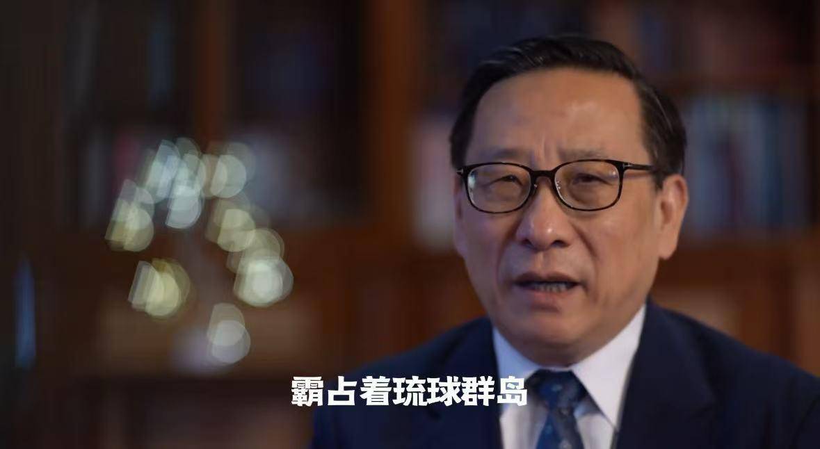 专家建议不要用日本冲绳称呼琉球群岛，有学者称冲绳是日本人强占后起的名字，琉球群岛地位未定