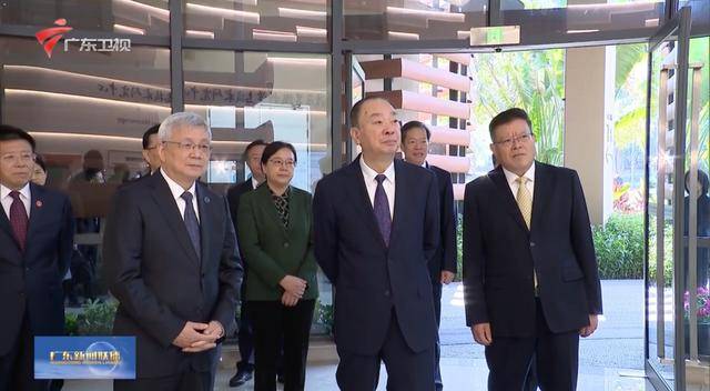 广东省委书记黄坤明、中国科学院院长侯建国，共同揭牌