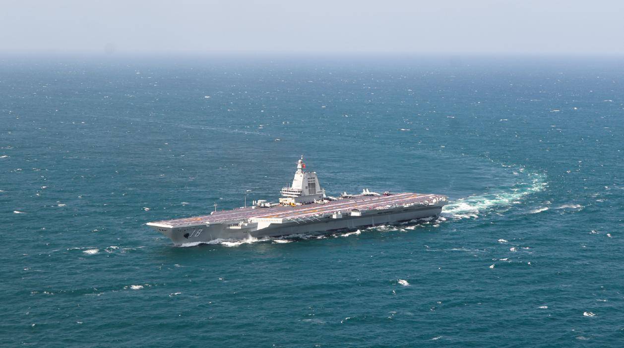 直-20T都拍到了！美国卫星秀精度，监视中国075舰，7万吨直奔澳洲