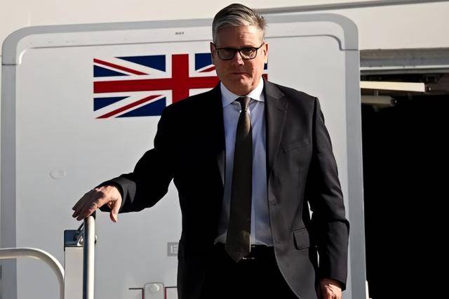 中方第1击即王炸,英首相访华泡汤!英国宣布:从中国周边后撤