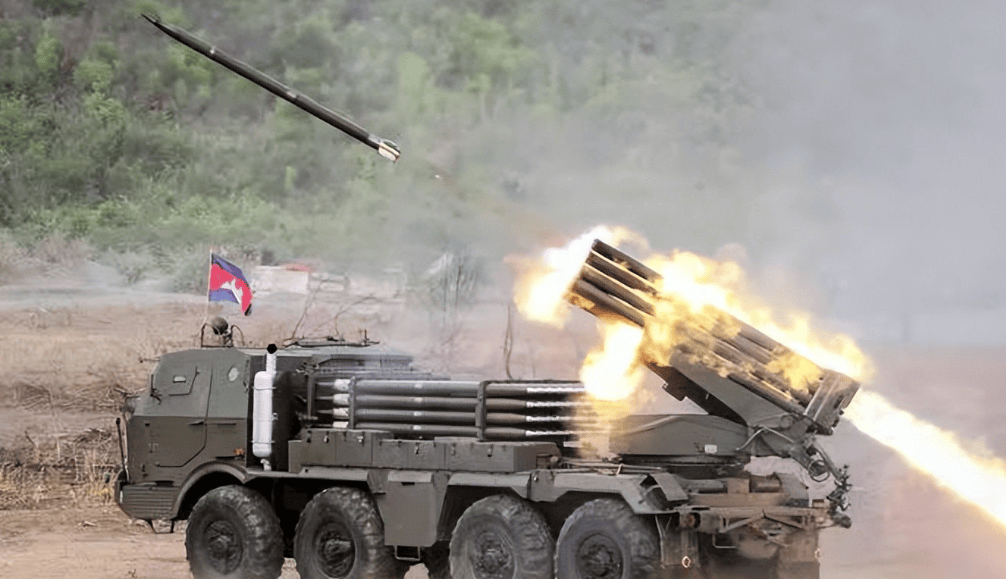 泰军想不明白，F-16战机为何找不到中国火箭炮？终于放了一个大招