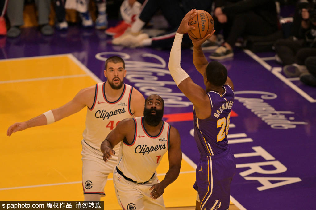 湖人遭重创!东契奇左腿挫伤退场,JJ-雷迪克面临严峻考验