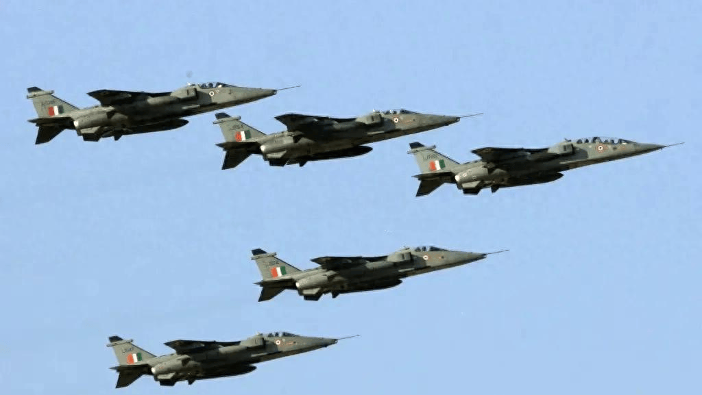 大跌眼镜！被巴铁歼 - 10CE 打服后，印度空军向阿曼买战机