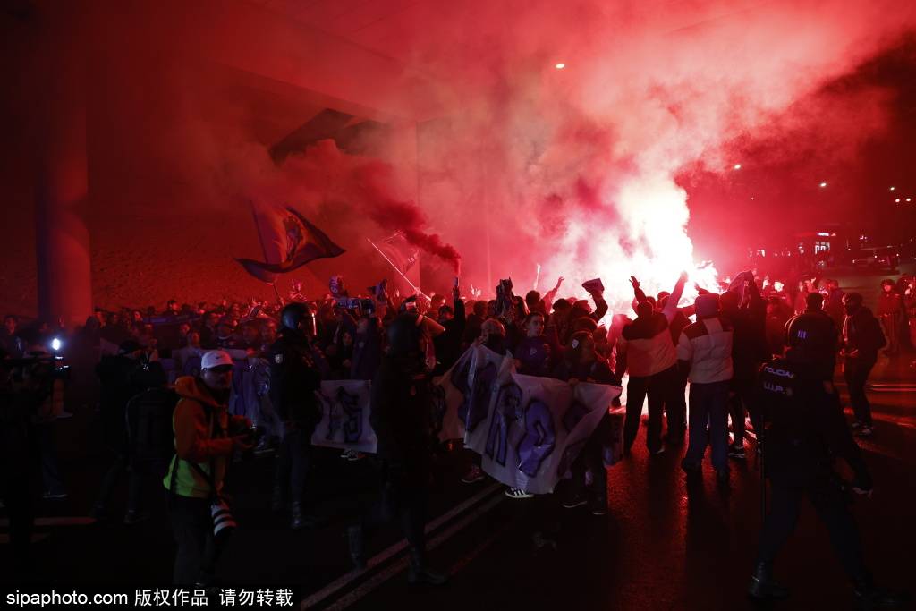 德容：巴萨的胜利证明我们更优秀！2025年完美收官